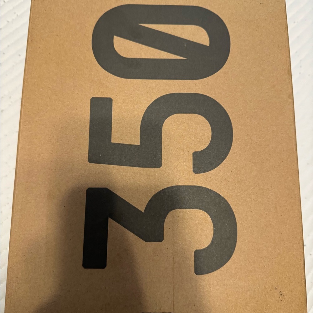 Adidas Yeezy Boost 350 V2 AUTHENTIC WITH BOX